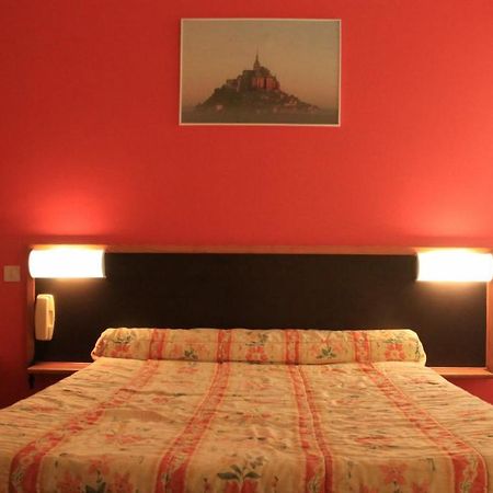 Logis Hotel Et Restaurant La Tour Brette 뽕또흑송 외부 사진