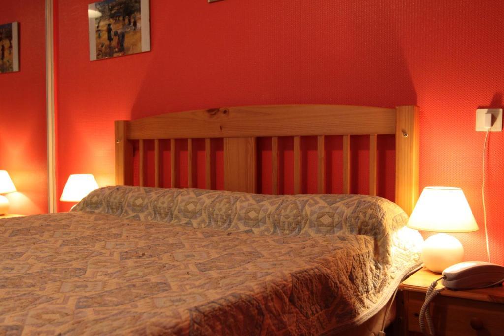 Logis Hotel Et Restaurant La Tour Brette 뽕또흑송 외부 사진