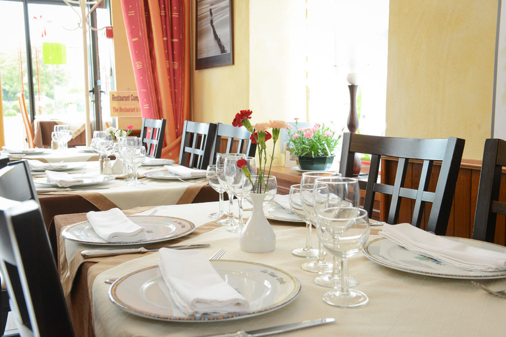 Logis Hotel Et Restaurant La Tour Brette 뽕또흑송 외부 사진