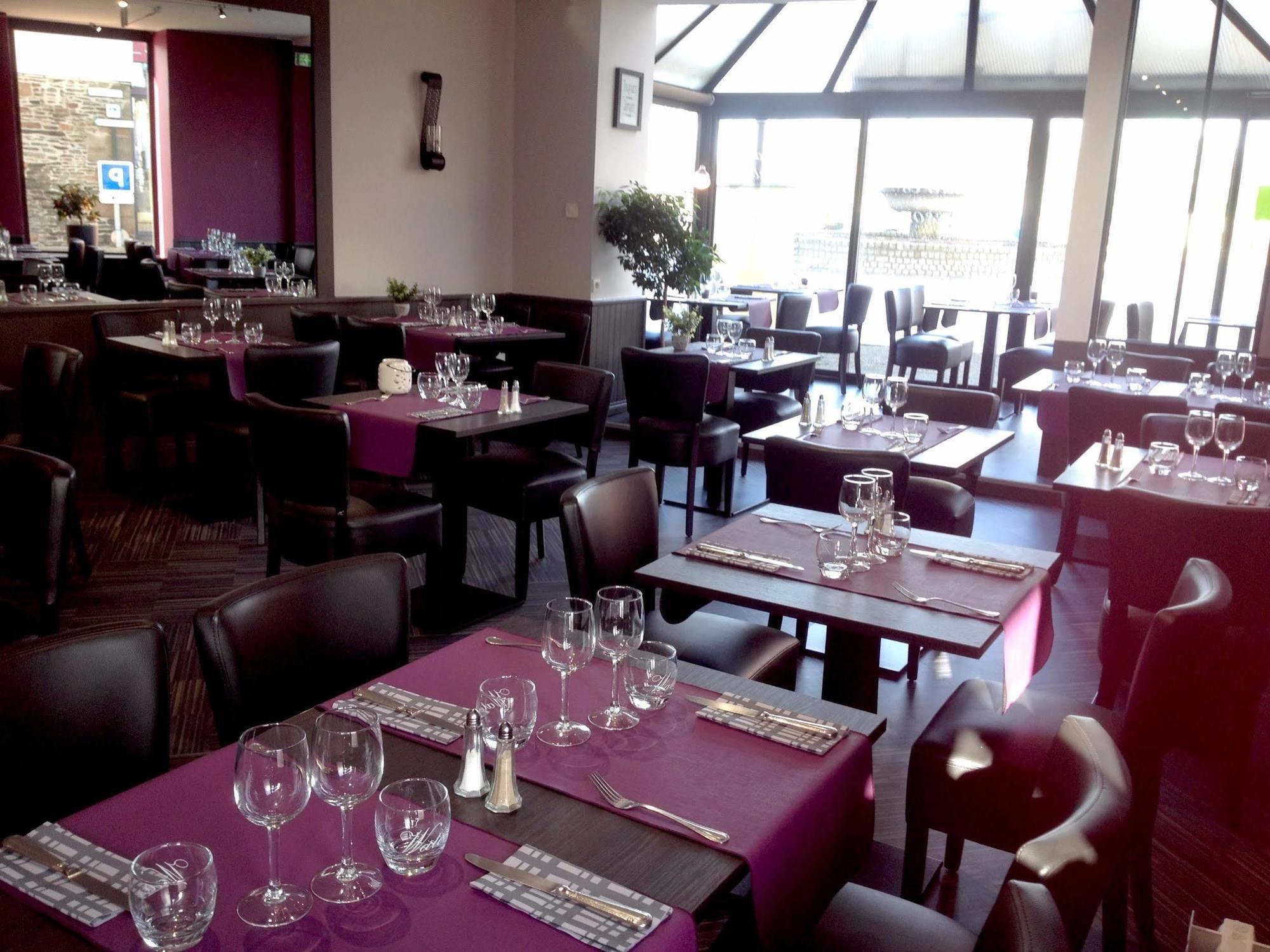 Logis Hotel Et Restaurant La Tour Brette 뽕또흑송 외부 사진
